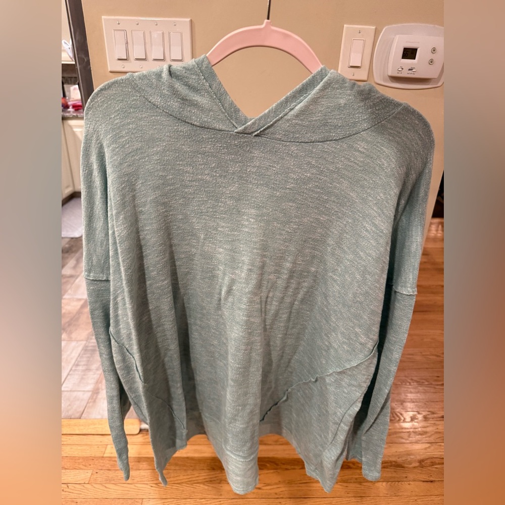 American Eagle Lightweight Hooded Long Sleeve Top – Size XL